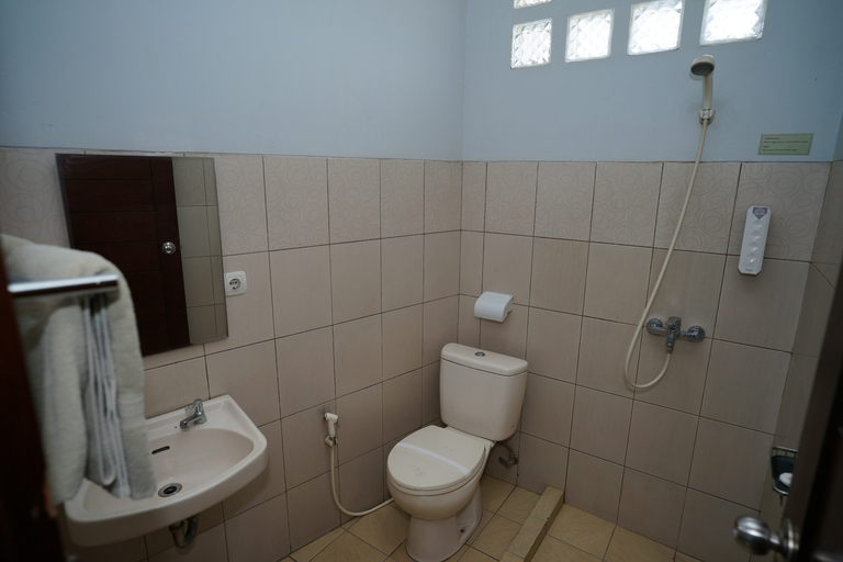 Bathroom 5, Hotel Puri Pangalengan, Bandung