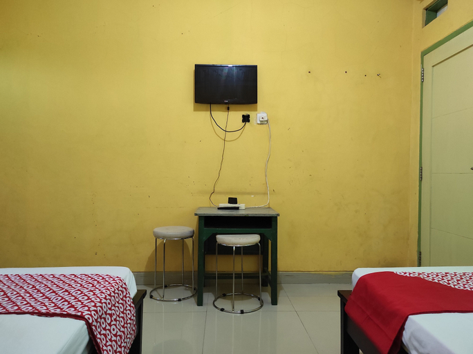 Bedroom 2, OYO 90333 Wisma Tenang Jaya Syariah, Majalengka