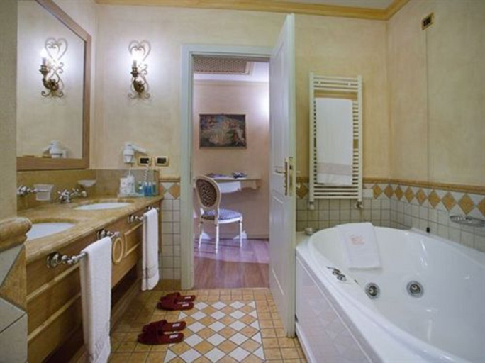Bathroom 5, Vip's Motel Luxury Accommodation & Spa, Brescia