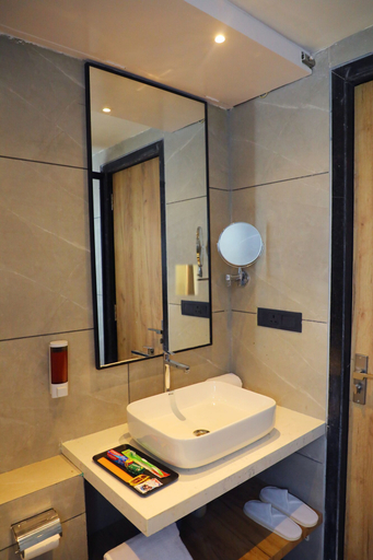 Bathroom 3, Hotel City Symphony, Nanded