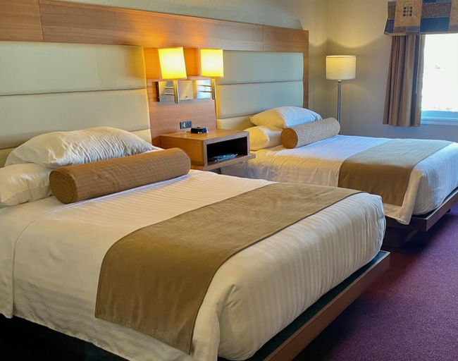 Bedroom 3, Atlantic Host Hotel, an Ascend Collection Hotel, Gloucester