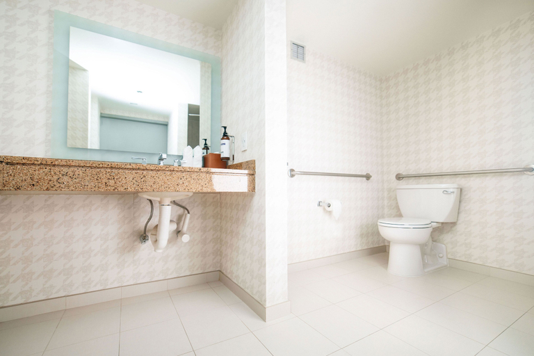 Bathroom 4, Hyatt Regency BostonCambridge, Cambridge