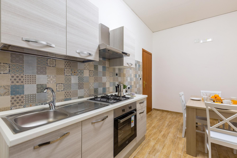 Private kitchen 2, Central Station Family Apt by Wonderful Italy, Napoli