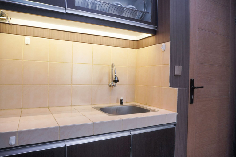 Private kitchen 4, Elegant And Homey 1Br With Extra Room Palm Mansion Apartment, Jakarta Barat