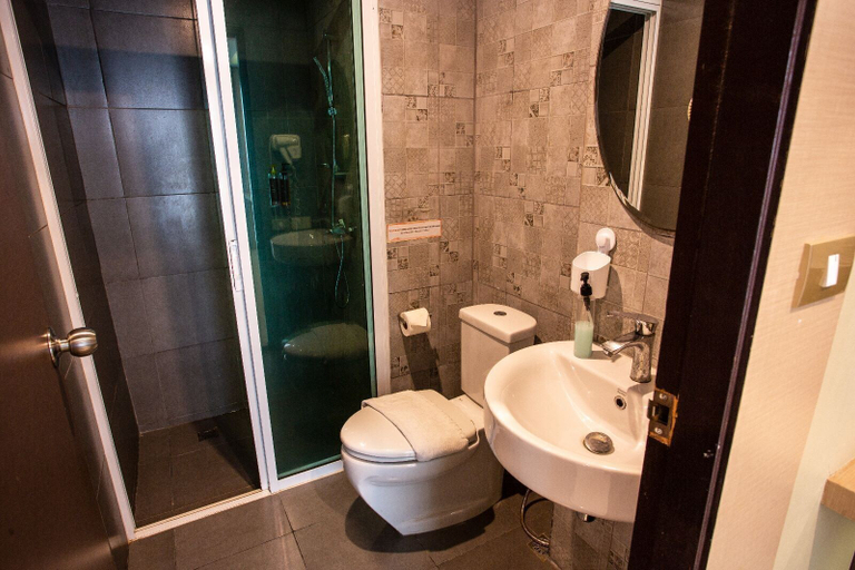 Bathroom 3, Grande Classic Pattaya, Pattaya