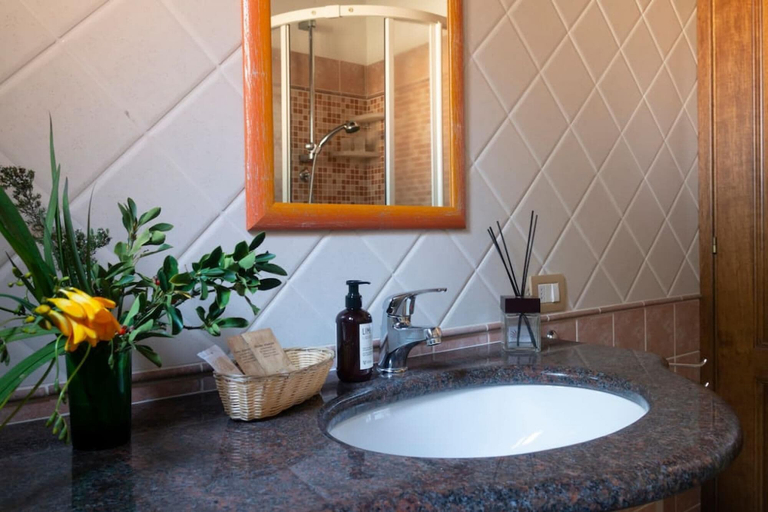 Room 3, Welcomely - S Olia-l Olivo, Ogliastra