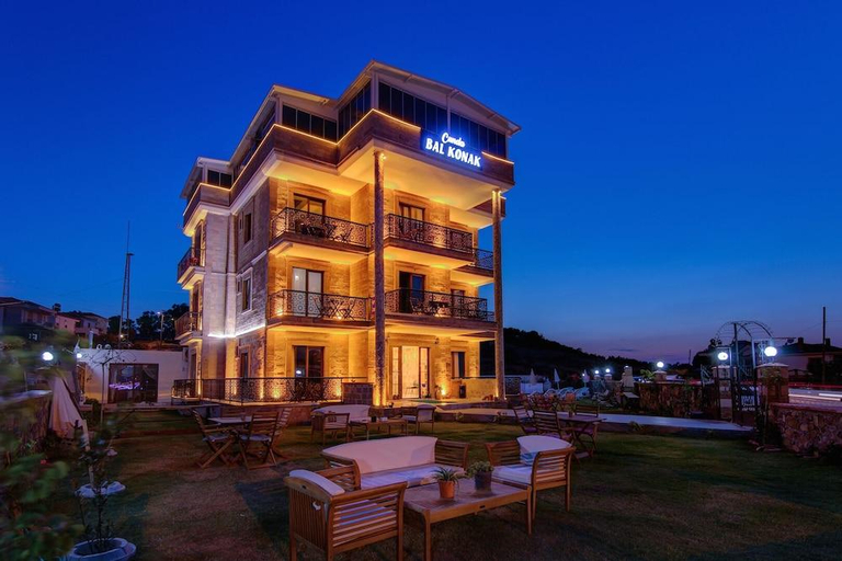 Exterior & Views