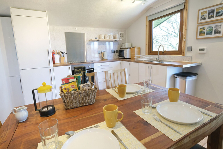 Others 4, Merlins Cabin - 2 Bed - Blaen Cedi Farm, Swansea