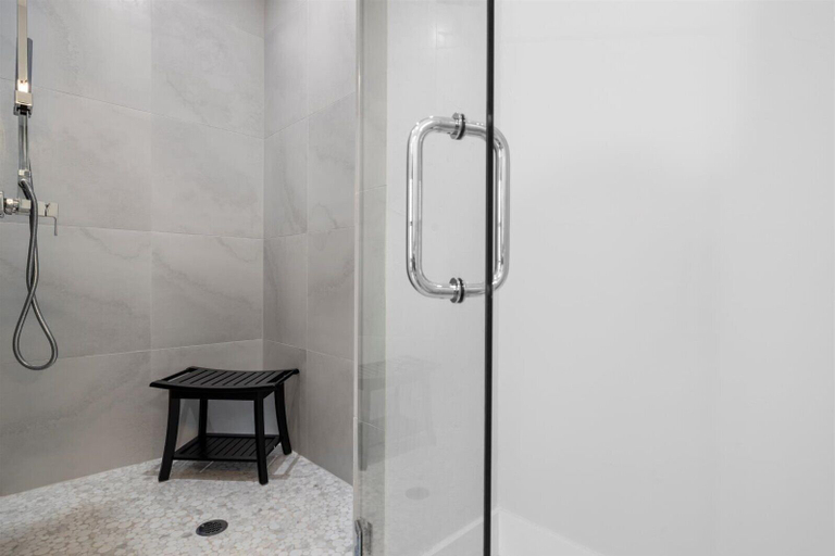 Bathroom 1, NAPLES GEM, Collier