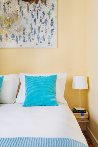 Bedroom 3, Bright & Beautiful Top Floor Graça Flat, Lisbon