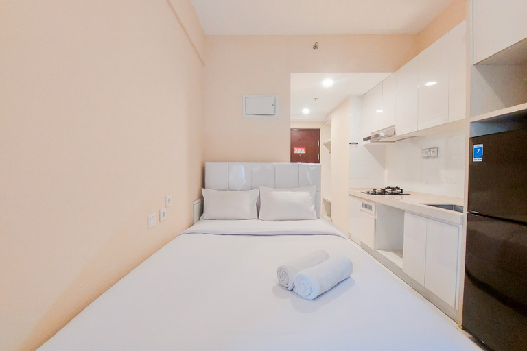 Well Furnished and Homey Studio Room Sky House BSD Apartment By Travelio, Tangerang