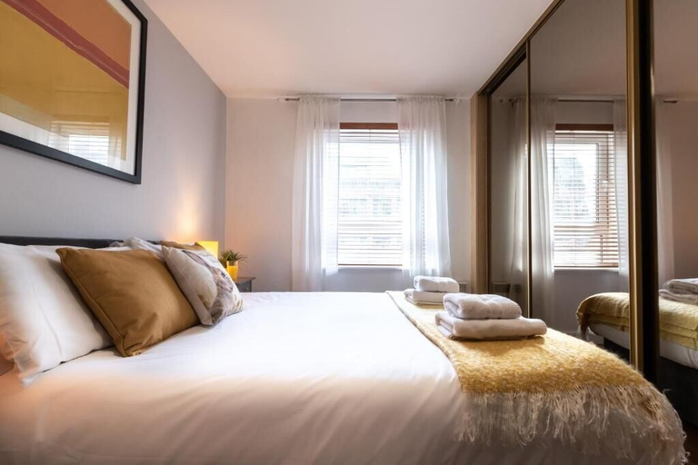 Bedroom 2, Black Moon 2 bed 2 bath Central location, Southampton