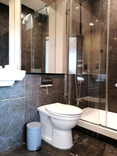 Bathroom 3, Still Life Euston Deluxe, London