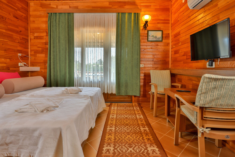 Bedroom 2, Çıralı Orange Motel, Kemer