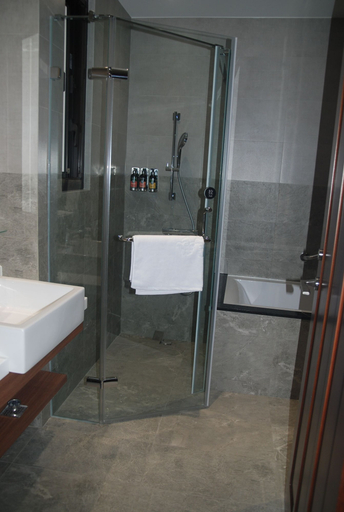 Bathroom 4, pickle alley 8, Tainan