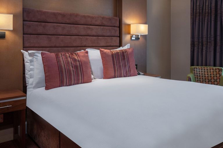 Bedroom 3, Hampshire Court Hotel & Spa, Hampshire
