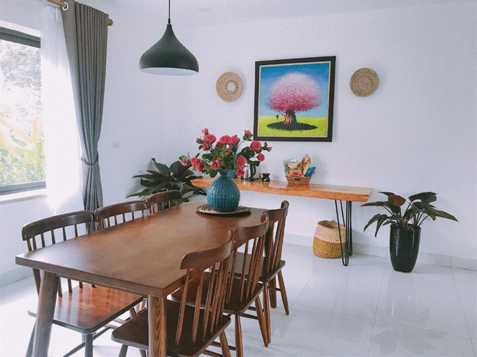 Dining Room 11