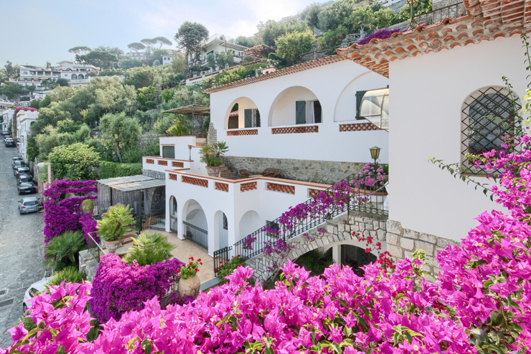 Exterior & Views 2, Estate4home - Villa Bougainville, Napoli