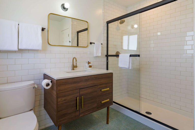 Bathroom 13