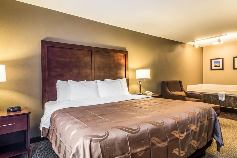 Bedroom 3, Quality Inn & Suites Salem near I-57, Marion