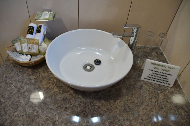Bathroom 3, Bhejane Lodge, Hwange