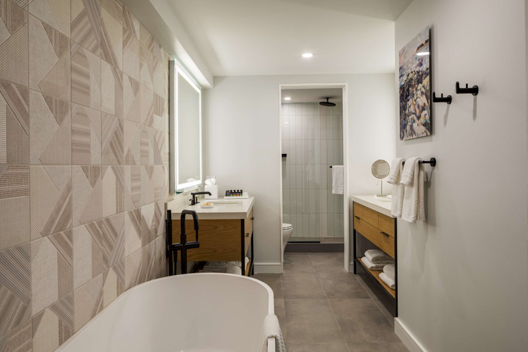 Bathroom 5, Canopy by Hilton Portland Waterfront, Cumberland