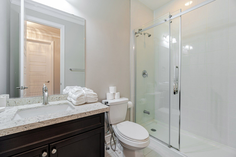 Bathroom 3, Waterfront Ellite Villa, Halton