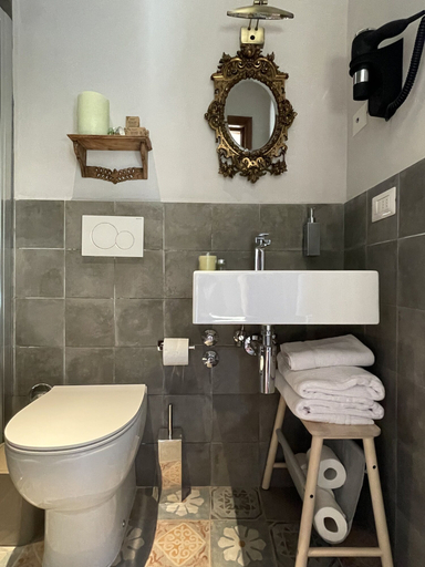 Bathroom 5, Casale La Gora, Florence
