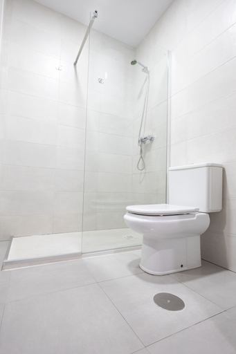 Bathroom 3, Hotel Pinar Somo Surf, Cantabria