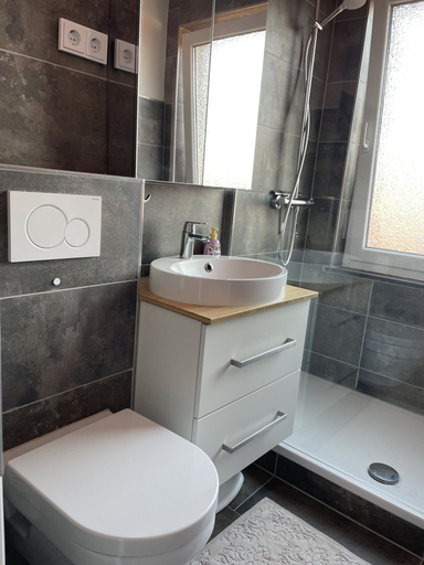 Bathroom, GREEN HILL Apartment, Bremerhaven