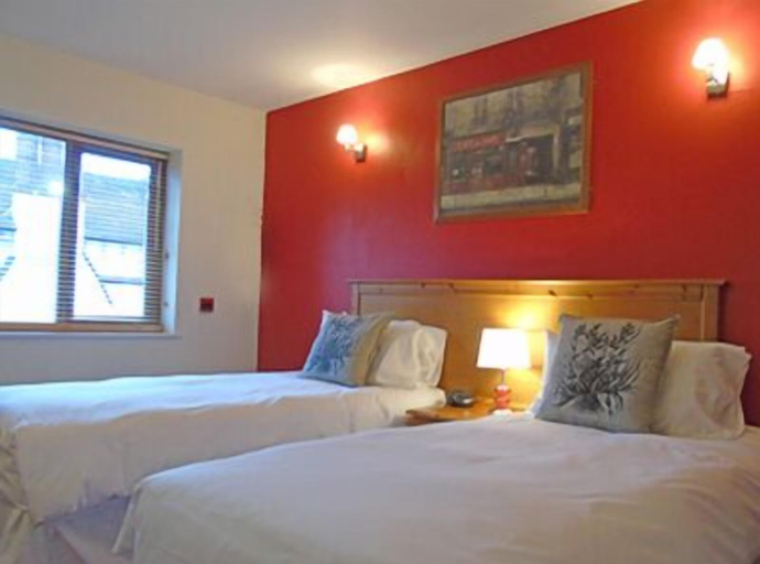 Bedroom 2, The Falcon at Hatton, Warwickshire