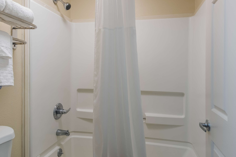 Bathroom 4, Surestay Plus By Best Western Jackson, Madison