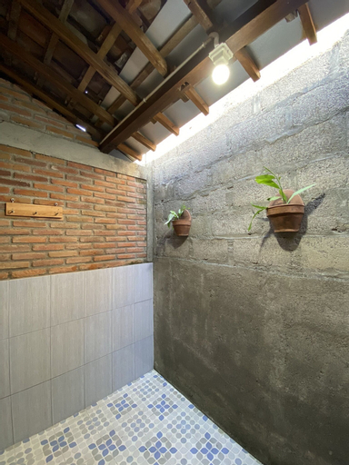 Bathroom 3, StayBareng di Kasongan (permanently closed), Bantul