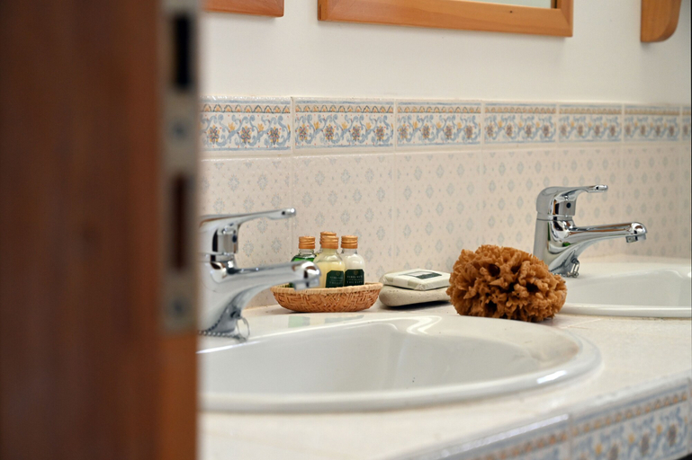 Bathroom, Lagos del Furioso, Rió Chico