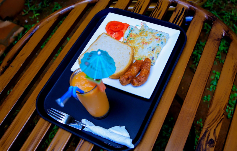 Food & Drinks 4, Greenyard Beach Hotel, Busiiro