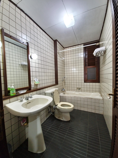 Bathroom 5, Agrowisata Gunung Mas Puncak, Bogor