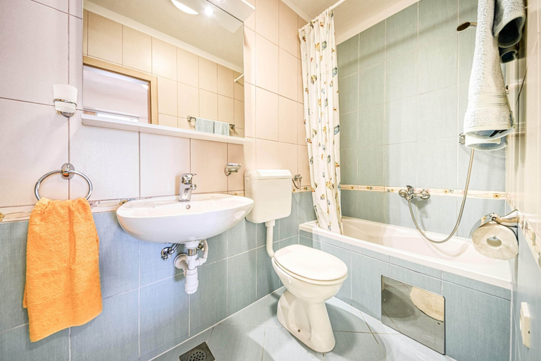 Bathroom 3, Apartments Gracin, Selca