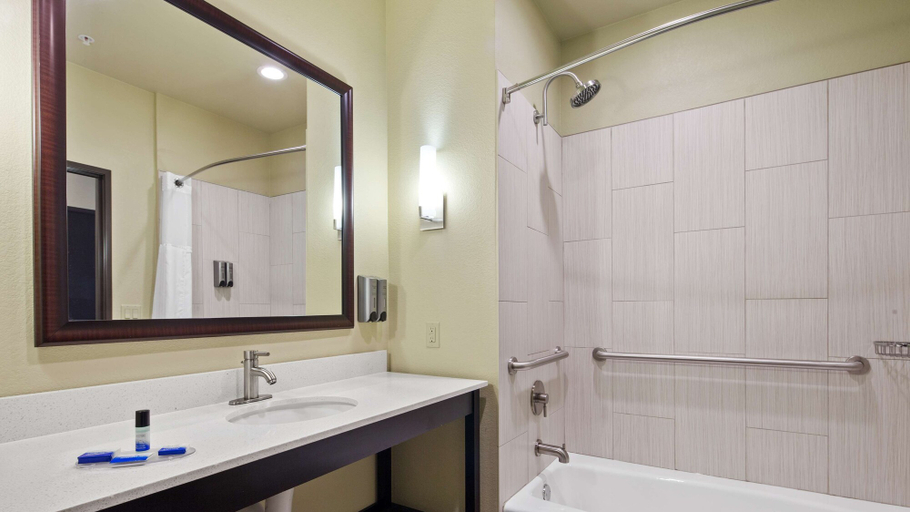 Bathroom 4, Best Western Lindsay Inn & Suites, Garvin