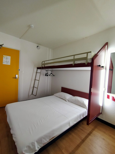 Bedroom 4, Hotel Thania, Hérault