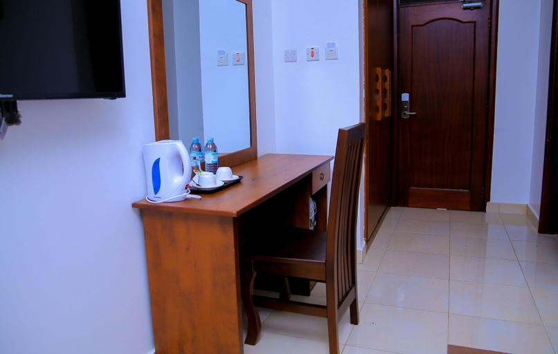 Bedroom 2, Greenyard Beach Hotel, Busiiro