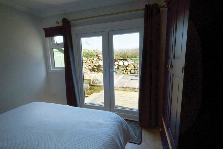 Bedroom 2, Merlins Cabin - 2 Bed - Blaen Cedi Farm, Swansea