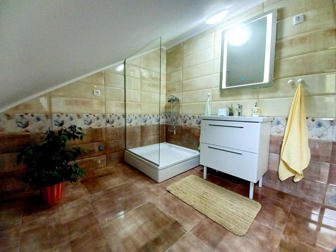 Bathroom 4, Matan House, Otočac