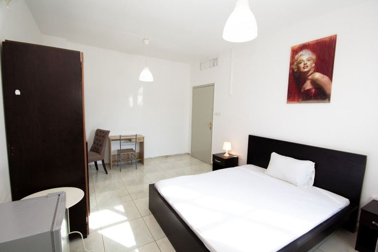 Room 4, Villa 125, Dubai
