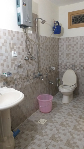 Bathroom 3, Banjosa Inn Guest House, Azad Kashmir