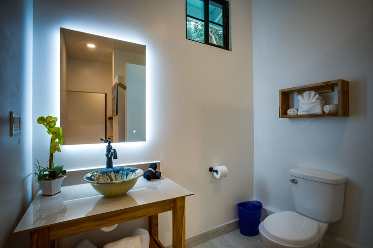 Bathroom 4, THE SEA GLASS INN