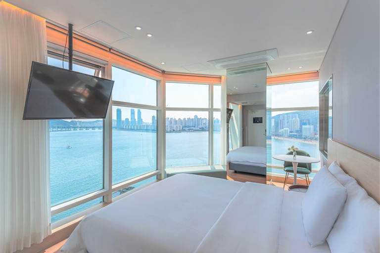 The Marine View Hotel, Suyeong