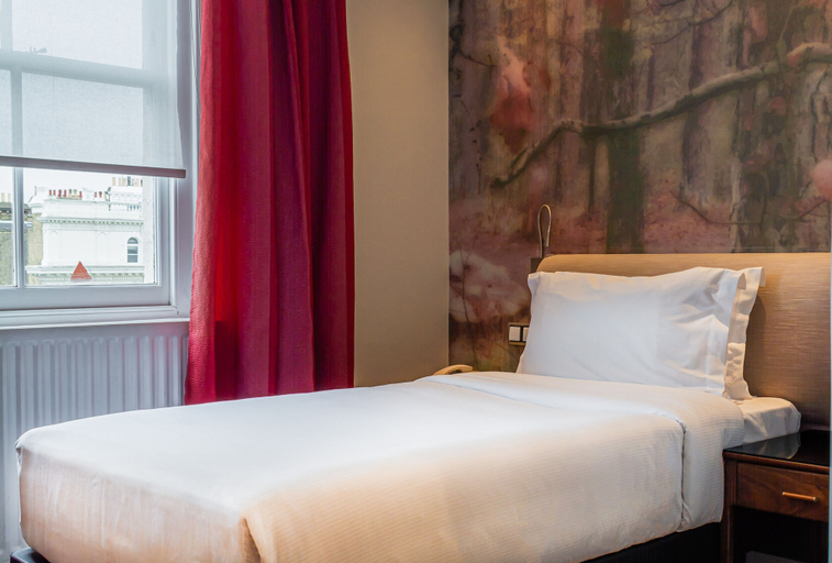 Bedroom 2, The Queen's Gate Hotel, London