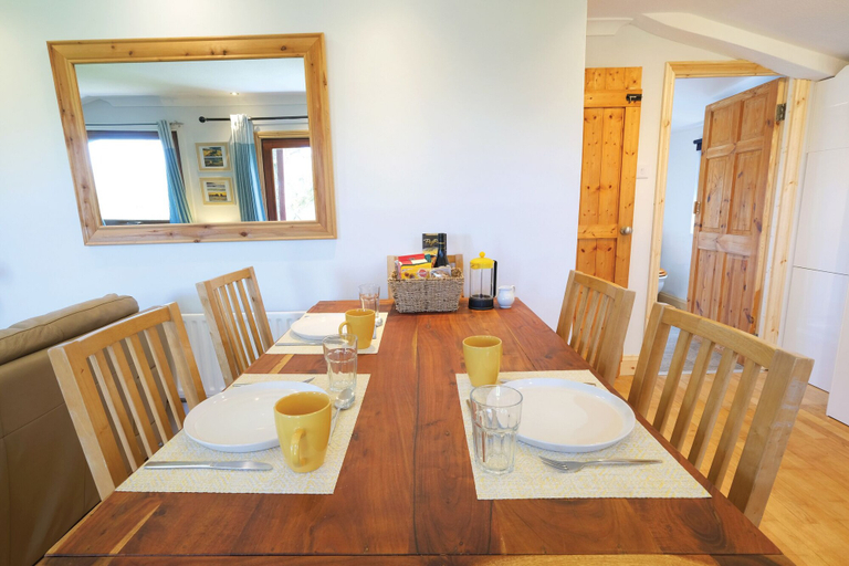 Others 5, Merlins Cabin - 2 Bed - Blaen Cedi Farm, Swansea