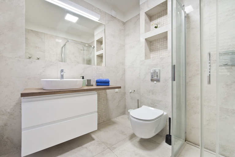 Bathroom 3, Angielska Grobla by Q4 Apartments, Gdańsk City