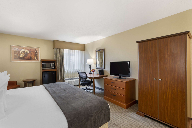Bedroom 3, Best Western Plus The Charles Hotel, Saint Charles